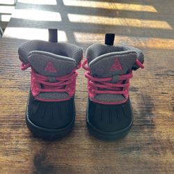 Nike Woodside 2” Toddler Baby Boots Size 4C