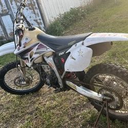 09 Yamaha YZ450F dirt Bike 