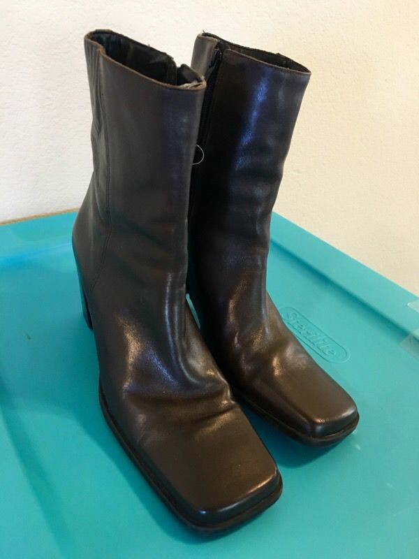 Brown leather boots size 8