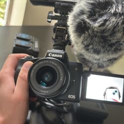 Canon EOS M50 Bundle