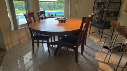 Thomasville Corian Top Table & 4 Leather Cushioned Chairs