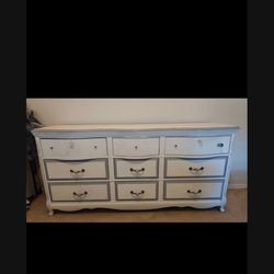 ☘️🌹VINTAGE FULL SIZE BEDROOM SET: BED FRAME,  DRESSER☘️🌹