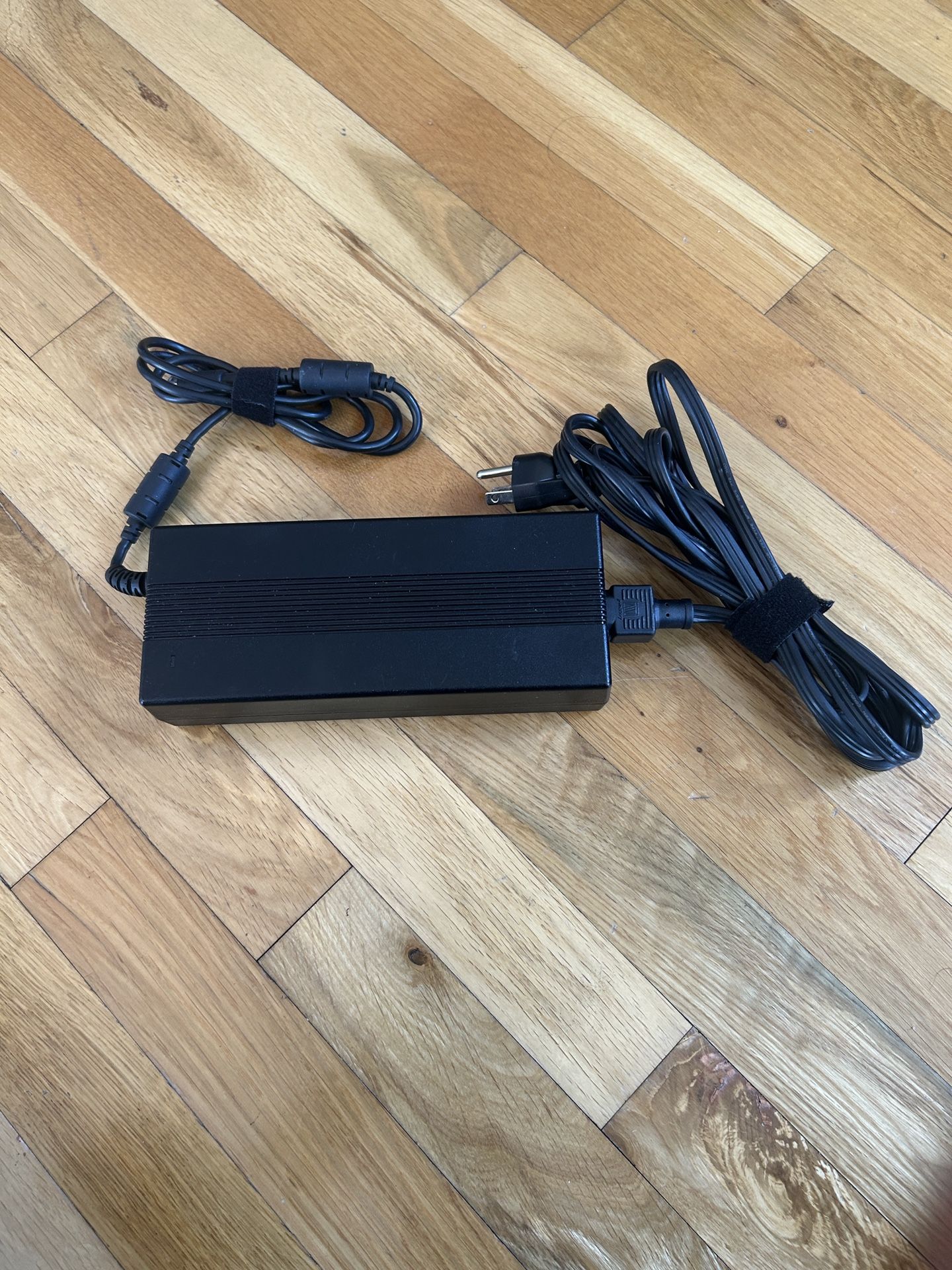 OEM LI SHIN 0405B20220 Power Supply Alienware M17X M17R1 220W AC Adapter 