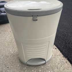 diaper trash can
