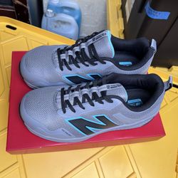 Women’s Safety shoes 8.5 wide D, new balance (new) 