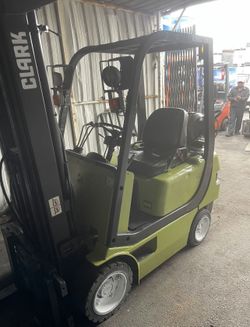 Forklift 