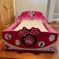 Disney Minnie Mouse Toddler Bed With Mattress