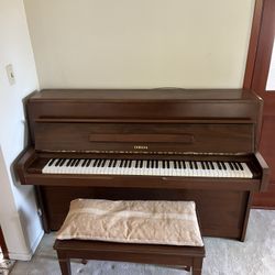 Yamaha M1 console piano SN 685562