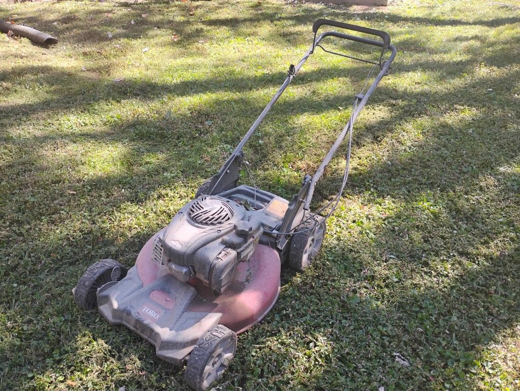Toro Self Pulling Mower,Starts First Pull ,Needs Tlc