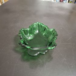 Vintage Forest Green Glass Maple Leaf Candy Nut Dish 6.5" X 5.25"