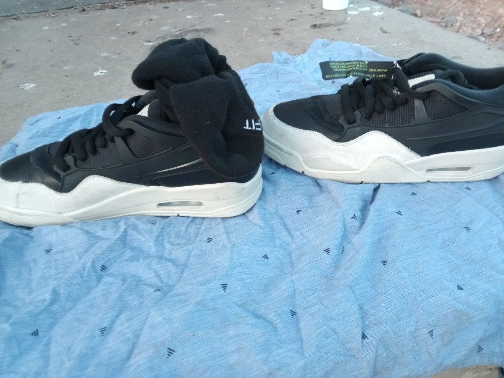 Jordan 4's 8.5