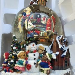 Used Like New Santa Claus Snow Globe