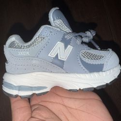 Never Worn New Balance (2002) Size 5 For Kids/Infants