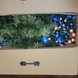 7"Pine Cone Christmas Tree