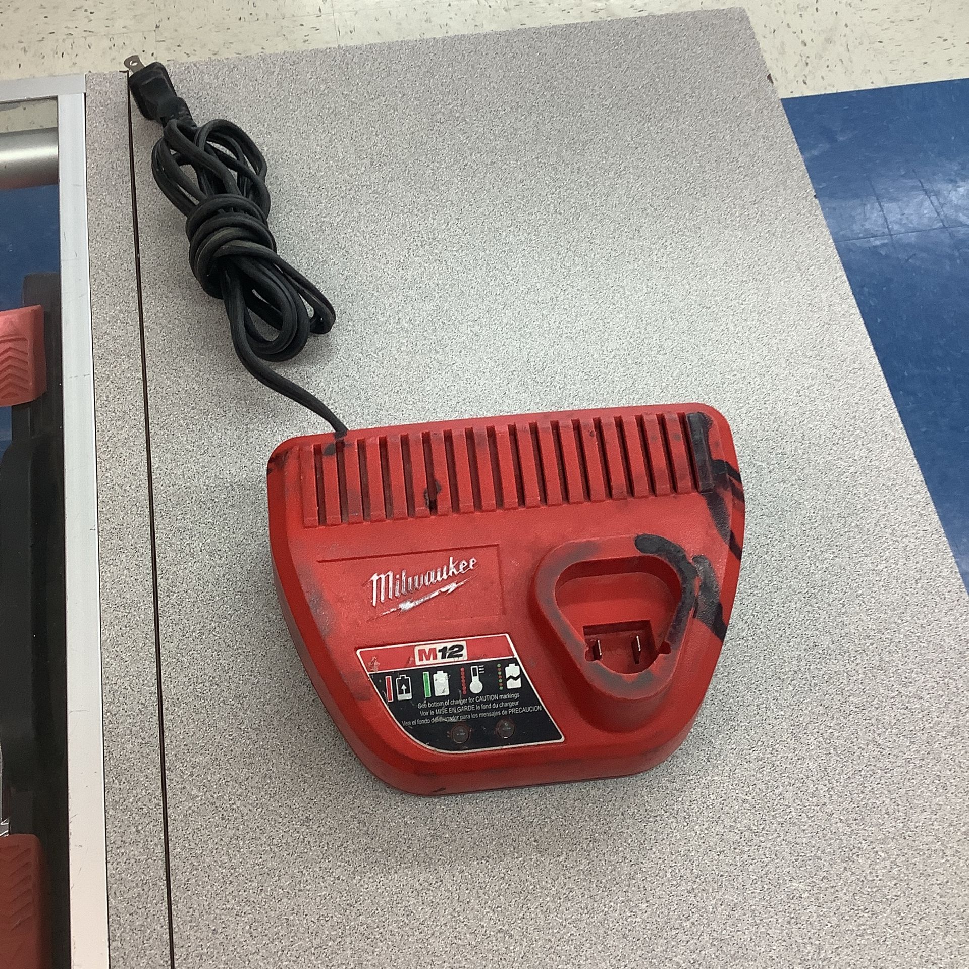 Milwaukee M12 Charger