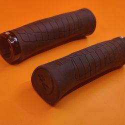 Bike Grips! SQ Lab 711 MTB Tech & Trail Ergonomic Black Bicycle Handlebar Grips