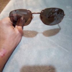 Sunglasses 4 Pair,1fossil,1 Maxx,1sojos And 1 Jeffrey Beene