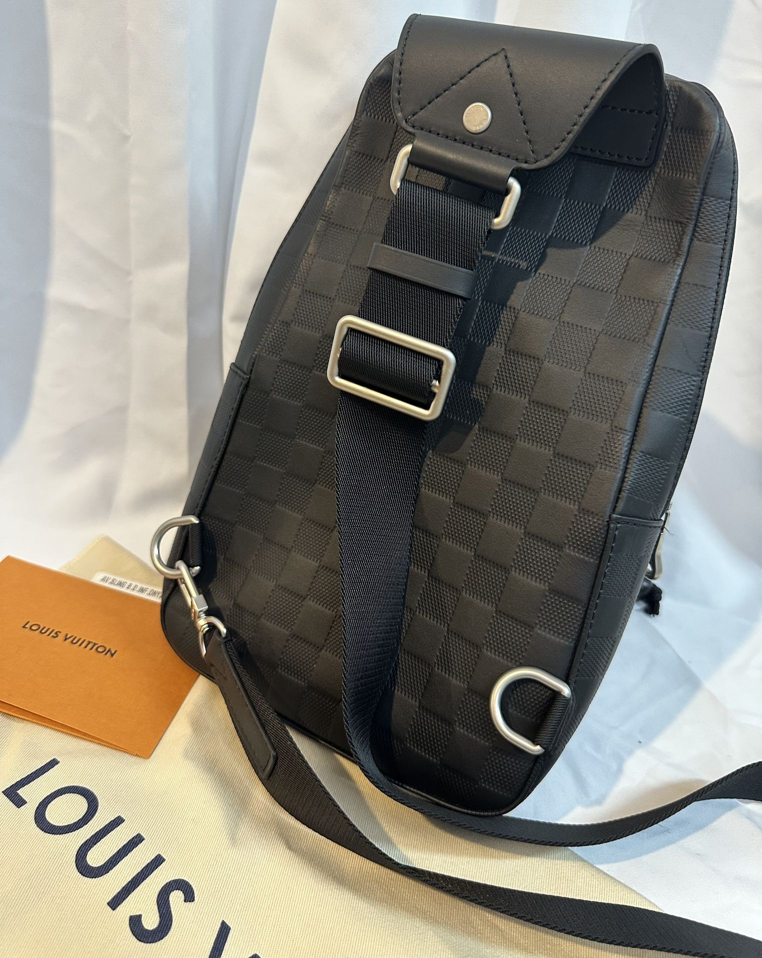 Louis Vuitton Avenue Slingbag