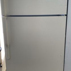 GE 18 cf refrigerator