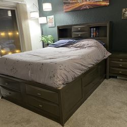 Queen Bed  Set w/ Matching Nightstands,Dresser,Mirror