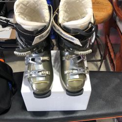 Lange Ski Boots 24.0 Size  283 Mm Sole. 