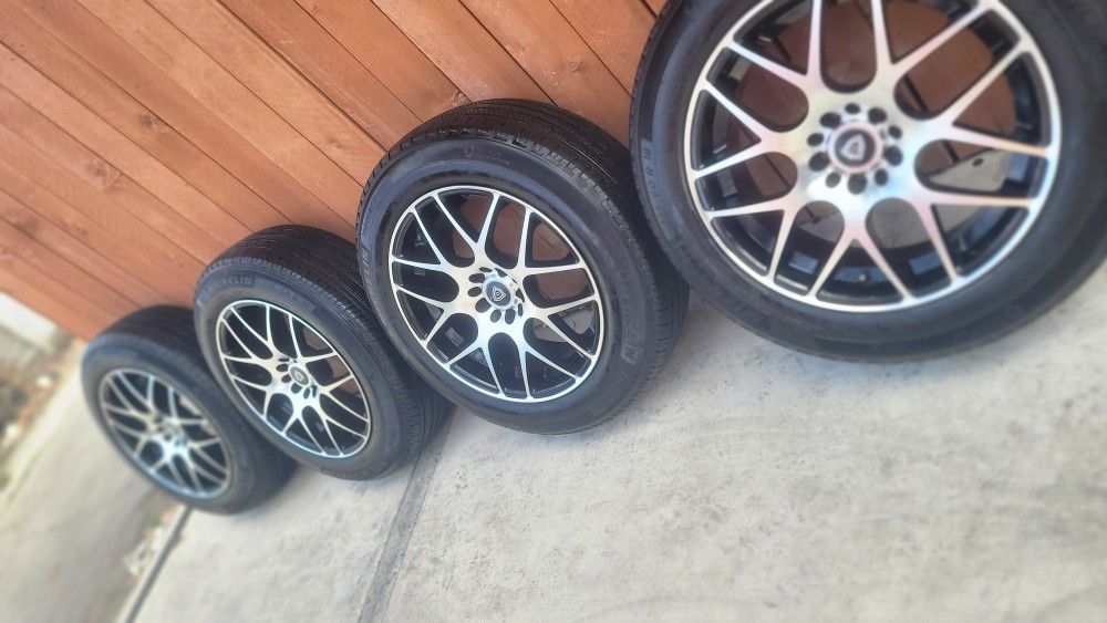 Rines 18 d 5 hoyos universales para rav4 Honda nissan murano  roge cra y muchos mas