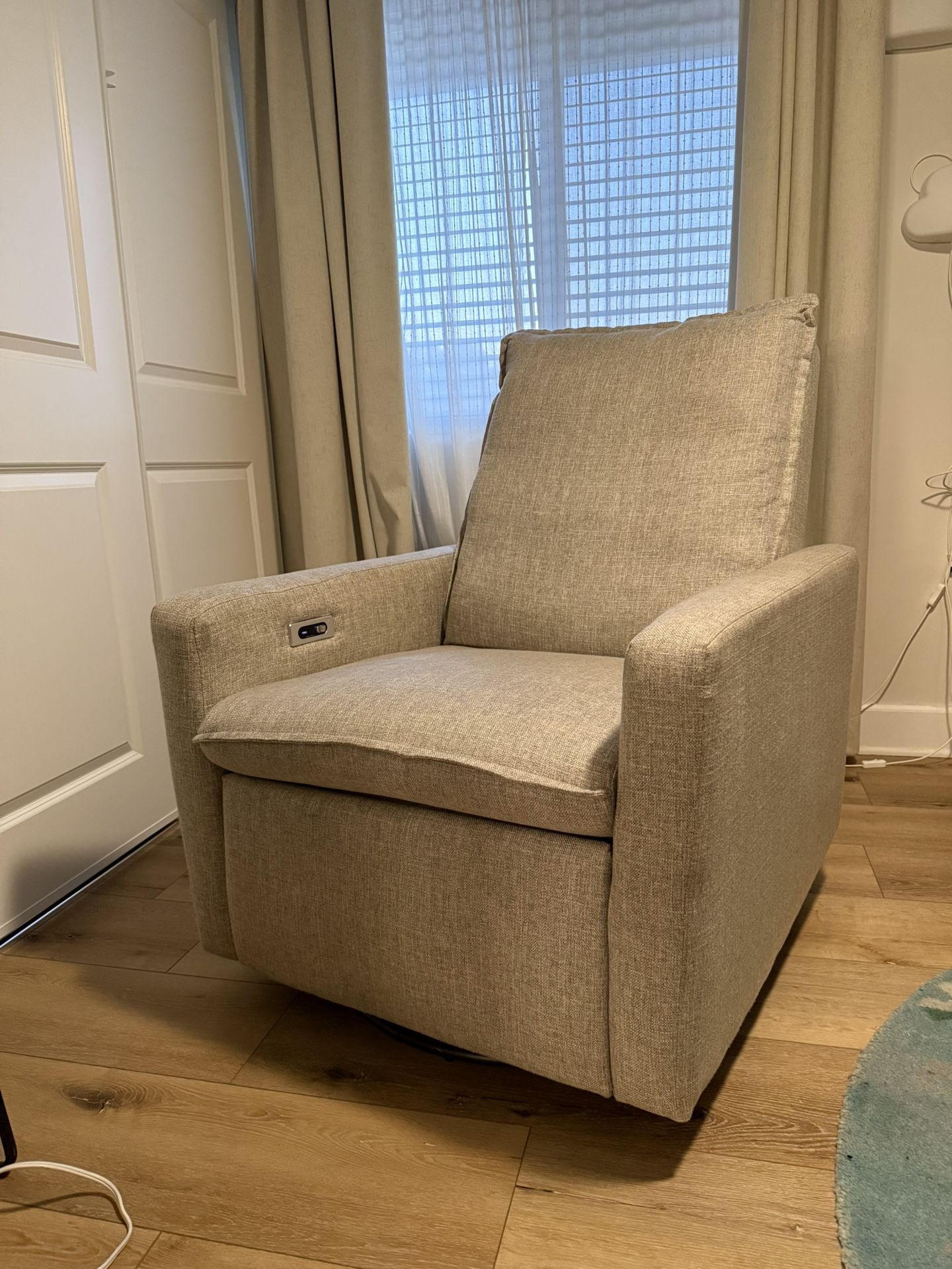 Paxton Swivel Glider Recliner (Power Recliner)