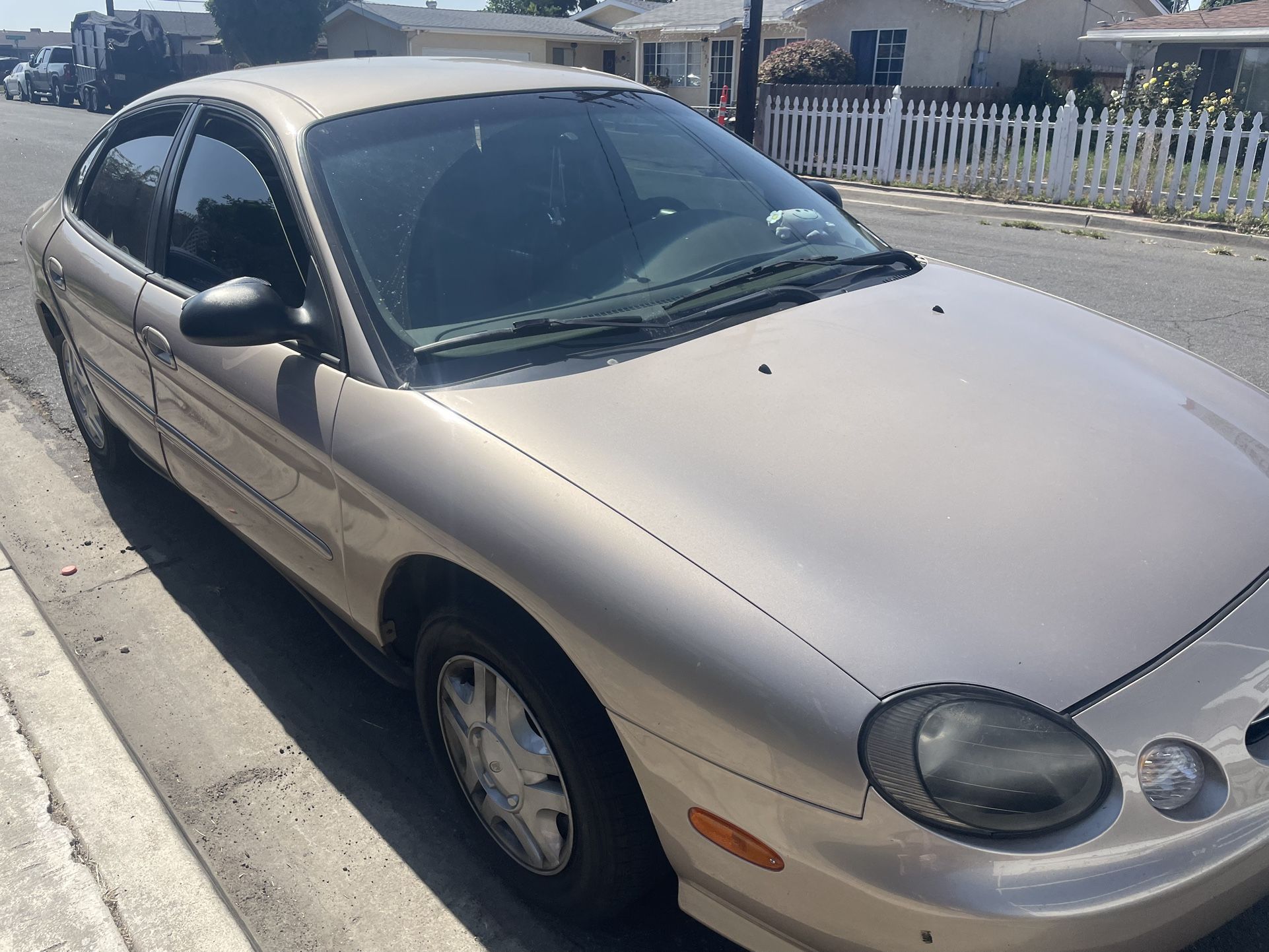 1999 Ford Taurus