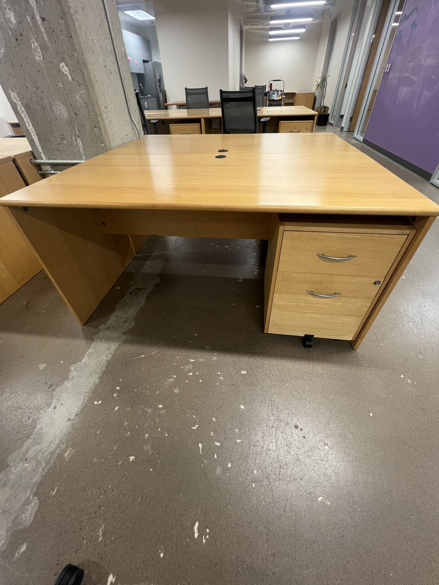 Office Desk/Chairs 