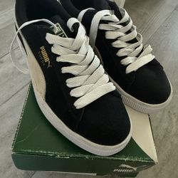 Puma Suede Black Beige Junior 4.5  Open To Offers