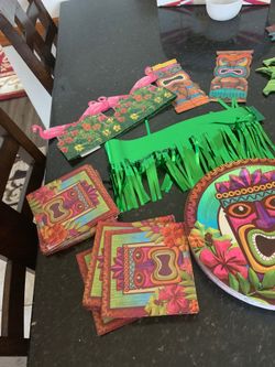 Hawaii party stuff all new