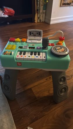 Fisher Price Laugh and Learn DJ Table