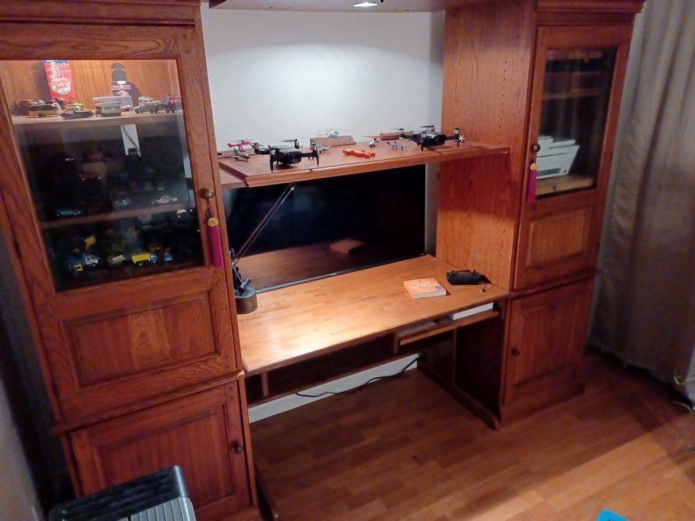 Entertainment Center With Drsk