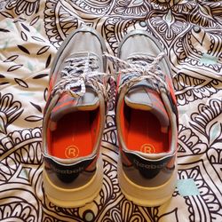 Womens Reeboks Size 7 