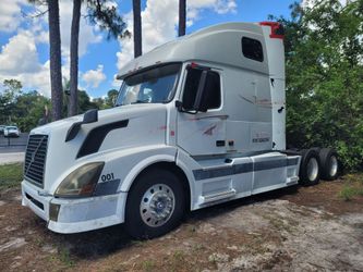 2006 Volvo D12 Semi, V12 Engine, with bunkbed sleeper cab **Taking best offer**