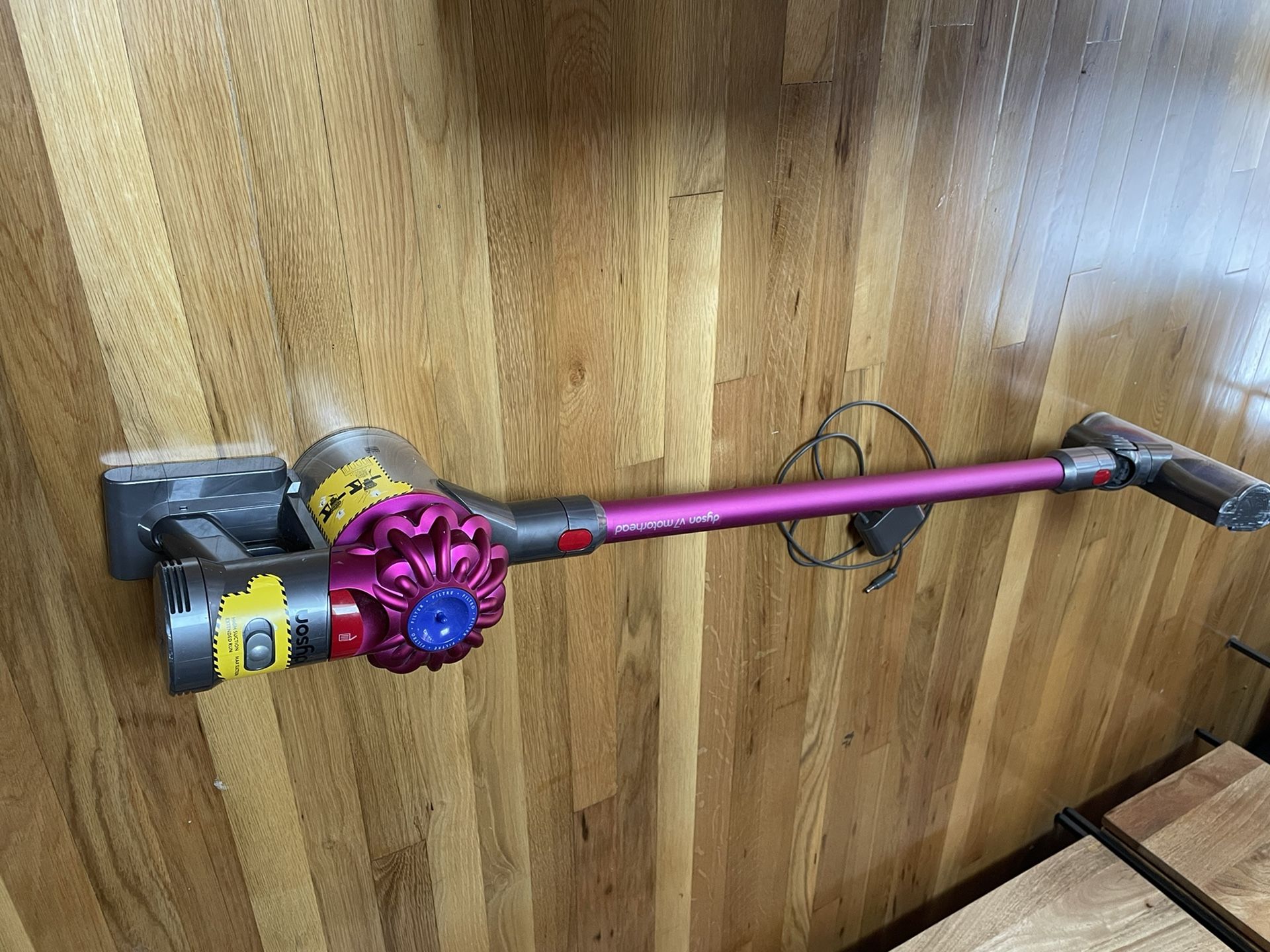 Dyson Vacuum V7 Cordless