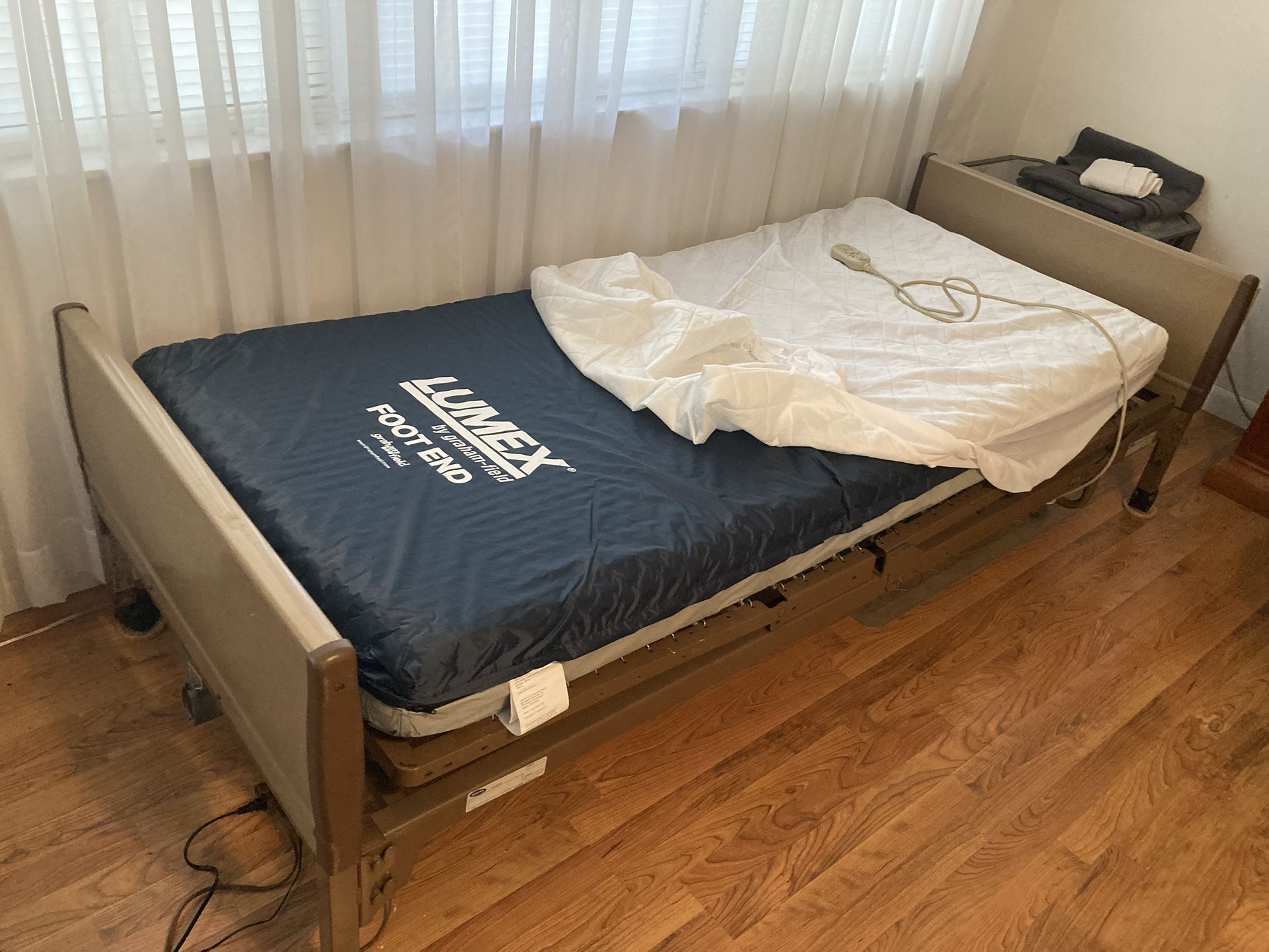 Invacare Bed With Remote Model# 5000IVC