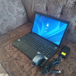 Laptop- Toshiba-Satélite-C55-A- Core i3-15.6".