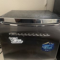 Frigidaire Mini Fridge 