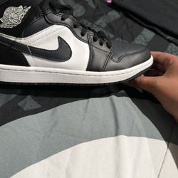 Jordan 1s Mid Black Noir