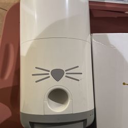 Automatic Cat Feeder