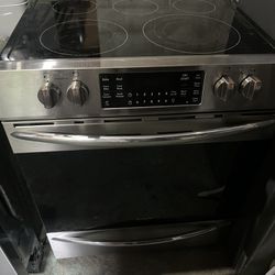 FRIGIDAIRE New Stove (front Burner Needs To Be Fixed)
