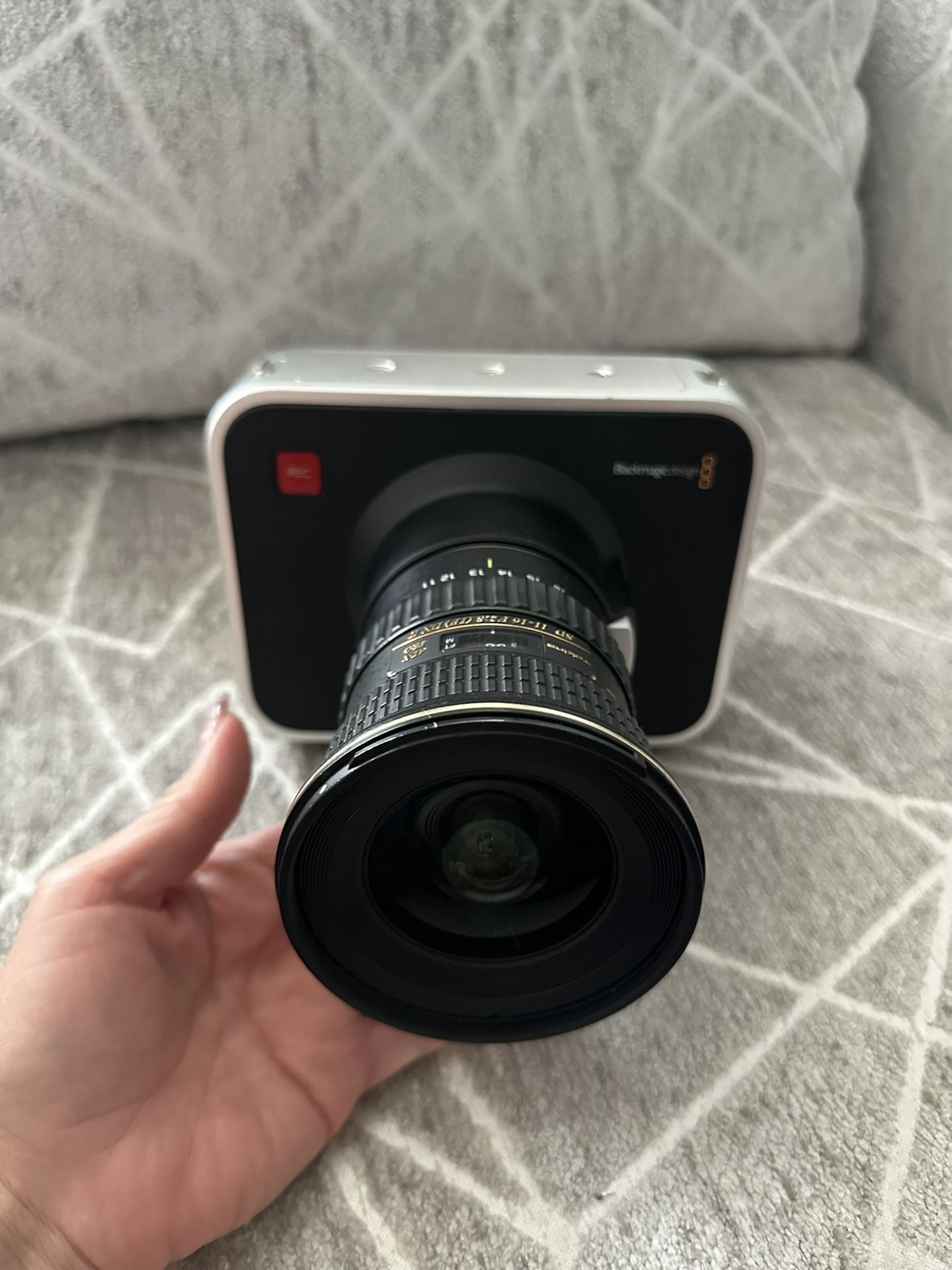 Blackmagic cinema camera EF, Lens And Tripod Combo