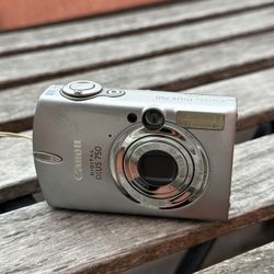 Canon Ixus 750 - Vintage Digital Camera 