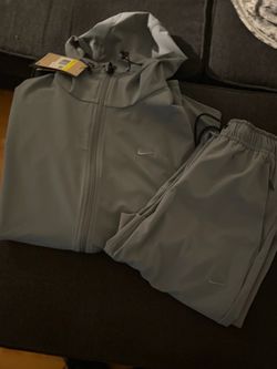 Brand new size small Nike tech tops n bottoms