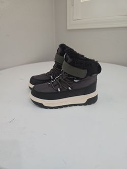 New H&M toddler size 9 waterproof boots