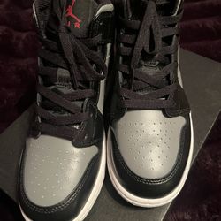 Jordan 1 Mid 5.5 