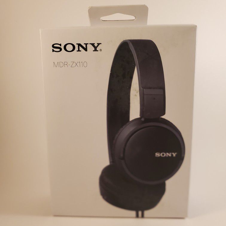 WIRED STEREO HEADPHONES WITH POWERFUL HIGH QUALITY SOUND. NEW IN BOX.