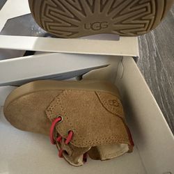 NEW infant Ugg Size 2/3