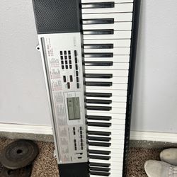   Casio LK-190 piano